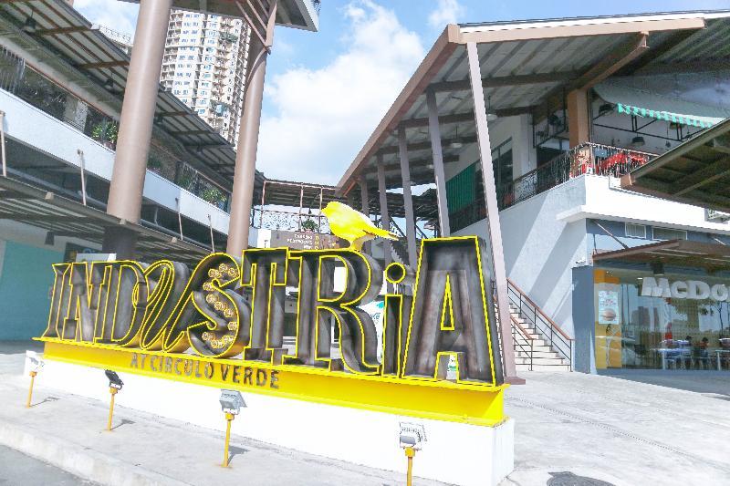The Cirque Serviced Residences Quezon City Bagian luar foto