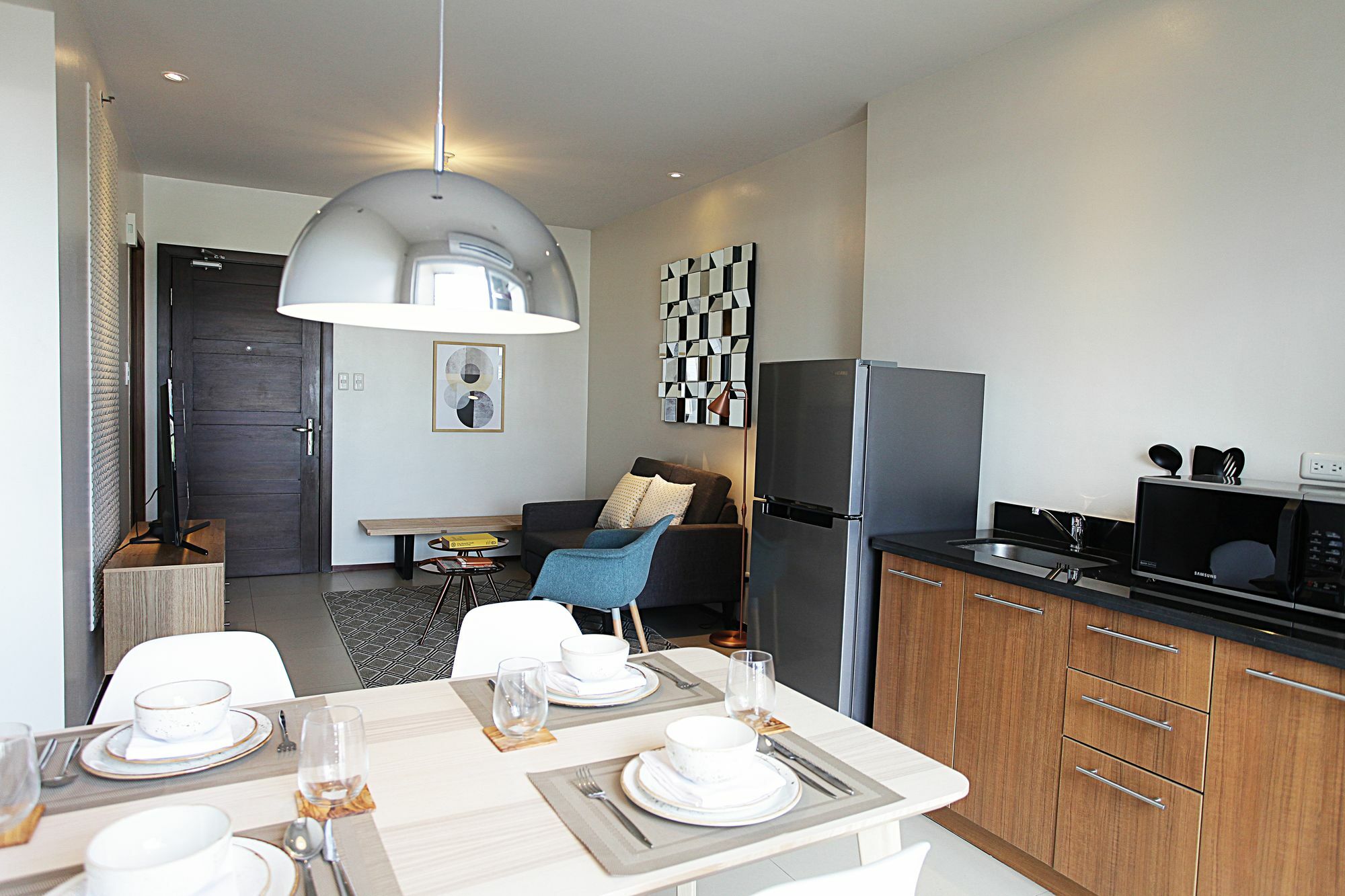 The Cirque Serviced Residences Quezon City Bagian luar foto