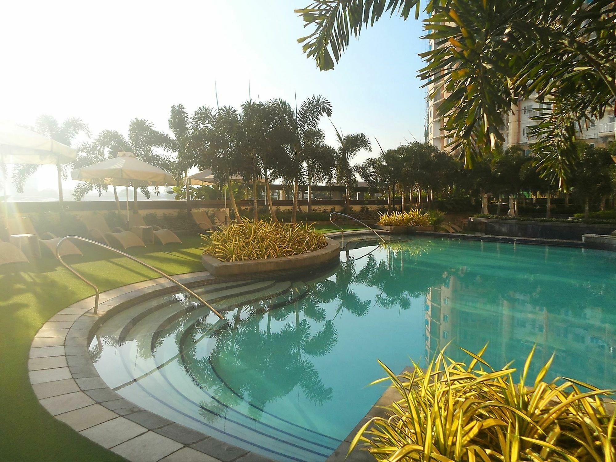 The Cirque Serviced Residences Quezon City Bagian luar foto